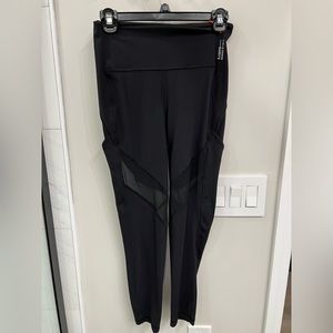 Lululemon x Barry’s bootcamp leggings